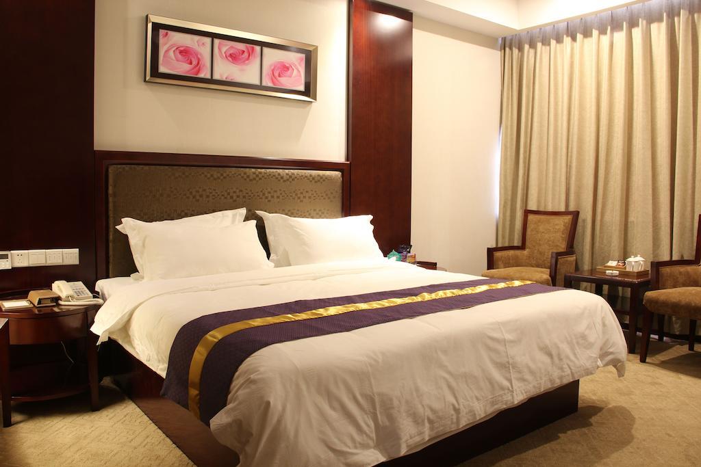 Zhuhai Platinum Holiday Hotel Room photo