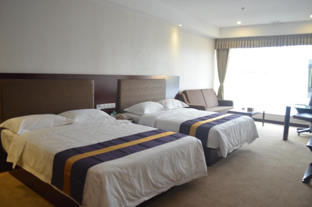 Zhuhai Platinum Holiday Hotel Exterior photo