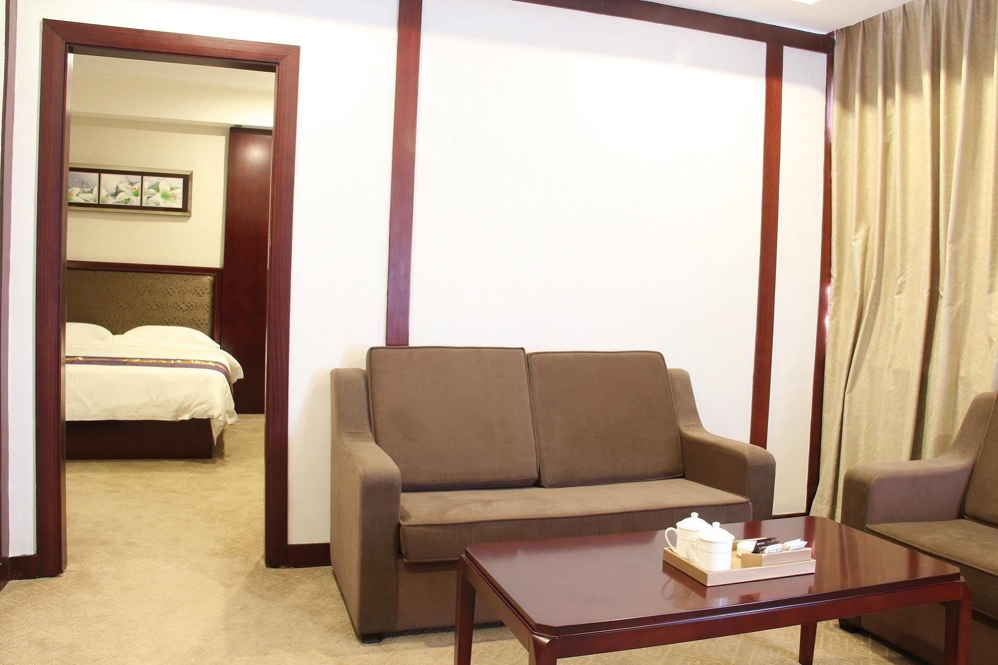 Zhuhai Platinum Holiday Hotel Exterior photo