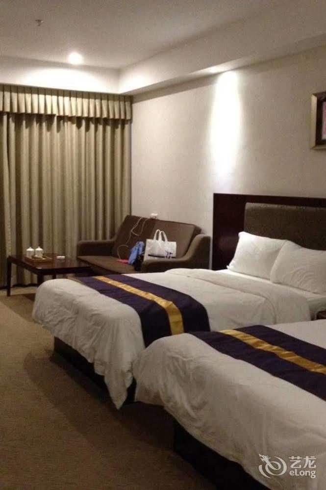 Zhuhai Platinum Holiday Hotel Exterior photo