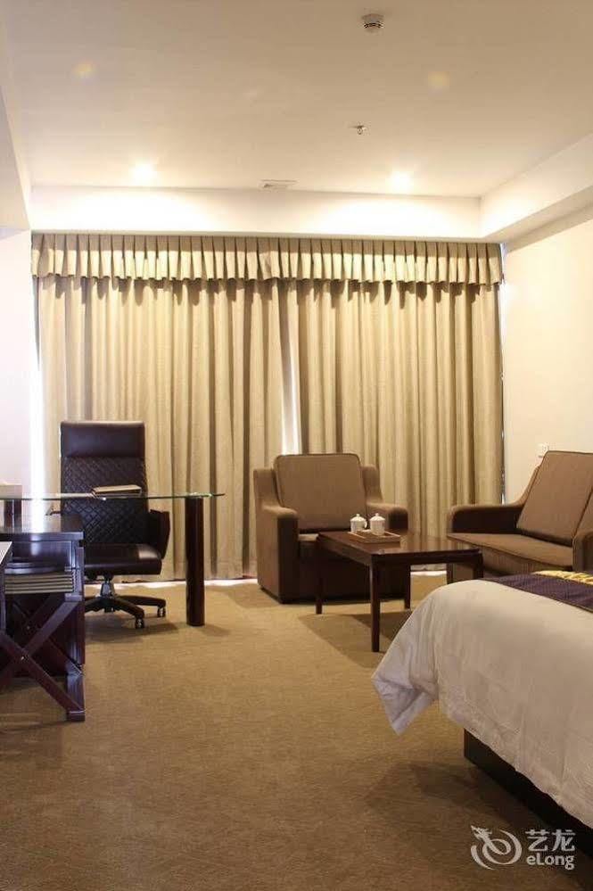 Zhuhai Platinum Holiday Hotel Exterior photo